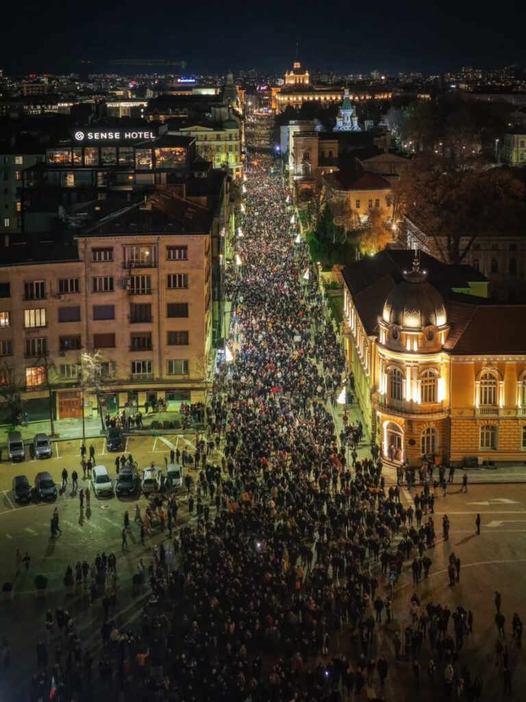 Protestos na Bulgária derrotam Orçamento de Estado do governo