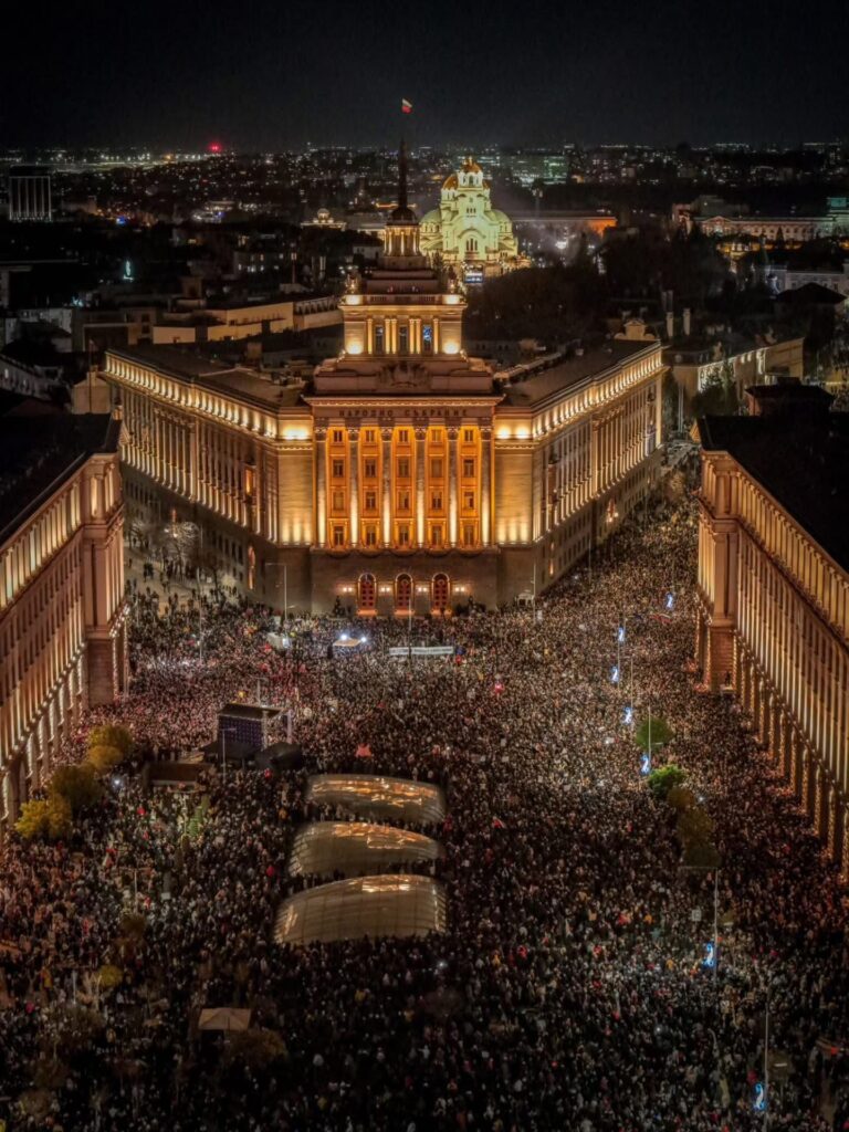 Protestos na Bulgária derrotam Orçamento de Estado do governo